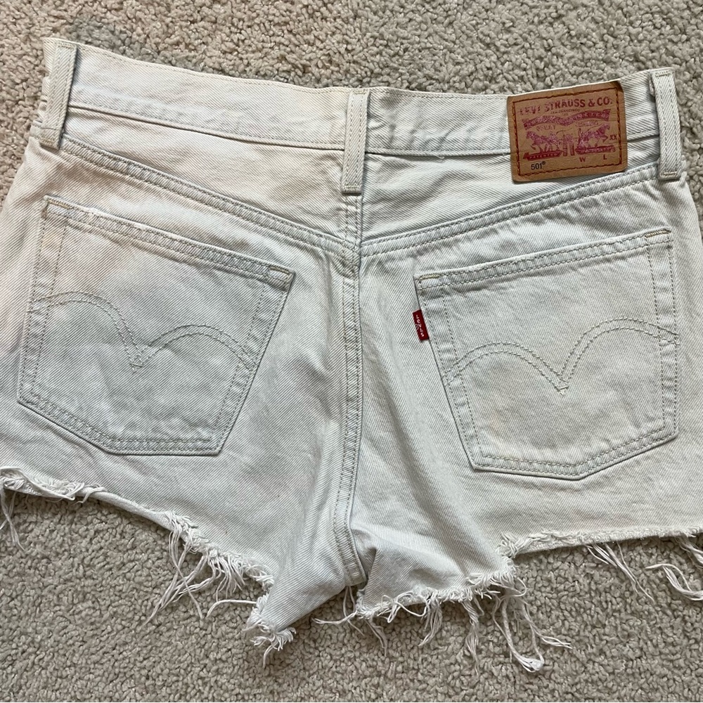 Women's LEVIS 501 LIGHT Wash DISTRESSED Denim SUMMER Jean SHORTS  28
